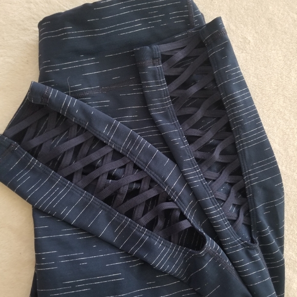 💜 B2G1 EUC  compression leggings with criss cross detail high rise - Picture 4 of 5